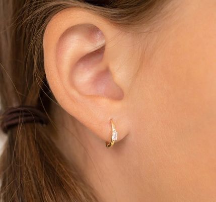Pendientes de aro para niña con circonitas cúbicas rosas corte baguette de 10 mm chapados en oro de 14K con MOQ de 50 pares