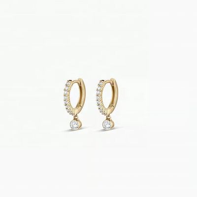 Tendencia 14K Dorado Zircon Plated Drop Pave Huggie Aretes con 9,5 mm de diámetro de perfil y 12 mm de caída total