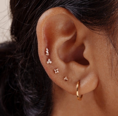 Triple blanco cúbico zircón roscado espalda plana 925 de plata esterlina aretes Express envío