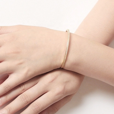 Mujeres brazalete ajustable con zircones de pavimento 18K joyas doradas