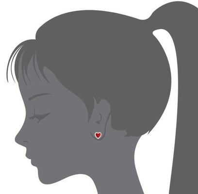 Los pendientes de seguridad para niños en plata esterlina 925 con corazón de esmalte rojo pequeño