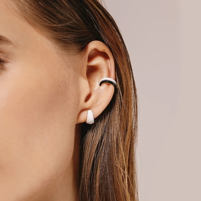 Joyería fina Bold Dome Enamel Huggie 925 Los aretes de plata