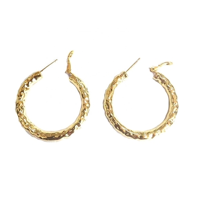 18K Oro amarillo Revestido de latón de aro de oreja textura Superficie de latón de círculo de aretes