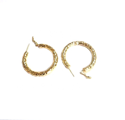 18K Oro amarillo Revestido de latón de aro de oreja textura Superficie de latón de círculo de aretes