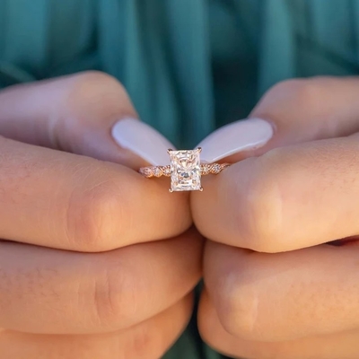 Anillo de compromiso de piedra cortada de oro de 18K estilo vintage para mujeres