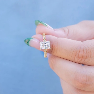 Anillo de compromiso de piedra cortada de oro de 18K estilo vintage para mujeres