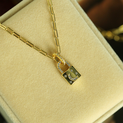 Collar de medallón de oro de 18 caratos, con una cadena de enlace blanca, para el compromiso.