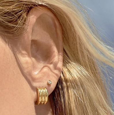 Mujeres de la moda de acero inoxidable Huggie aretes polacos 18K dorados aros