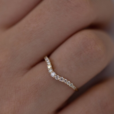 925 de plata esterlina Diamante curvado CZ Anillo de compromiso Anillo de boda