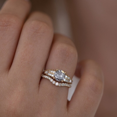 925 de plata esterlina Diamante curvado CZ Anillo de compromiso Anillo de boda
