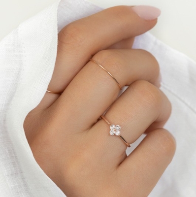 Elegante oro de 18 caratos Vermeil Cuatro piedras preciosas de topacio Flor 925 anillos de plata esterlina
