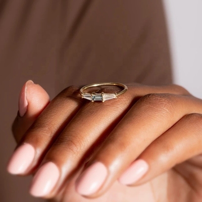 Joyería fina Anillos de diamantes de tres piedras personalizados para mujeres en oro 14K 18K