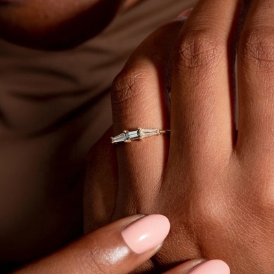 Joyería fina Anillos de diamantes de tres piedras personalizados para mujeres en oro 14K 18K