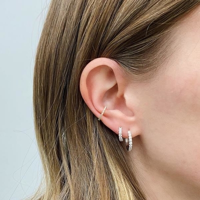 Tipo de joyería OREJOS 18K Revestido de oro CZ Sleeper Hoop para mujeres 925 de plata esterlina