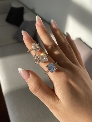 Bagueta plateada Diamante azul 5A Corte de hielo CZ Anillo de compromiso de boda para mujeres 925 plata esterlina