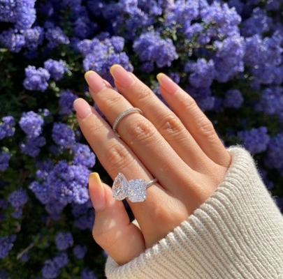 Anillo de compromiso de 925 de plata de dos piedras con punta y piedras blancas CZ
