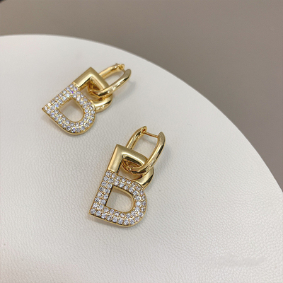 Accesorios para mujeres B Aretes de aro en latón con letra inicial personalizada y chapa de oro