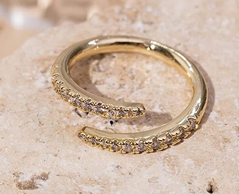 14K Oro Revestido Cubico Zirconia Abierto Twist Eternidad Banda Anillo ECO Amigable