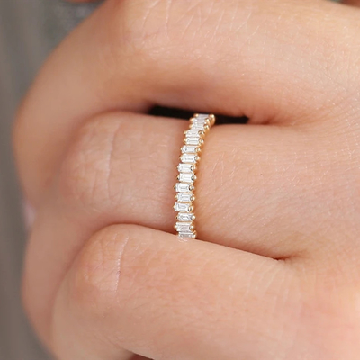 925 de plata CZ Diamante Baguette Anillo de la eternidad femenino con dorado amarillo