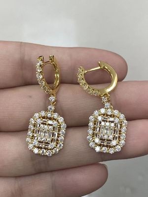 Los aretes blancos CZ 925 de plata esterlina estilo clásico para el compromiso y la boda
