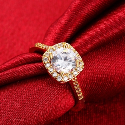 Diamante 18K anillos dorados Tamaño 5 - Tamaño 10 Anillo de compromiso femenino