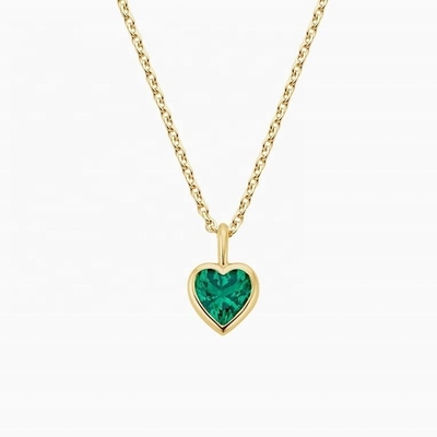 Collar clásico 925 de plata esterlina en forma de corazón de esmeralda