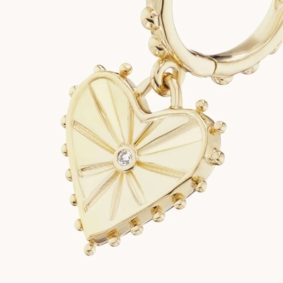 14K Dorado Dangle Drop Heart Huggies Los aretes para mujeres son 925 de plata esterlina