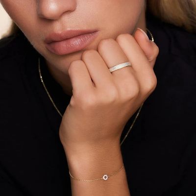 Anillo de media eternidad con circonitas cúbicas chapado en oro de 18 quilates y plata de ley 925 para mujer