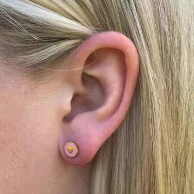Pendientes de botón de corazón de 8 mm de plata de ley 925 con esmalte rosa