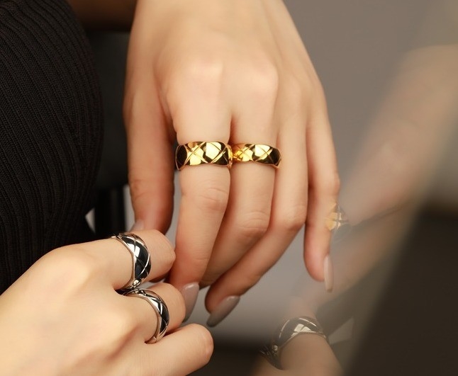 Antigua de oro de 18K pareja cola femenina 925 Sterling Plata Anillo de Boda Medio