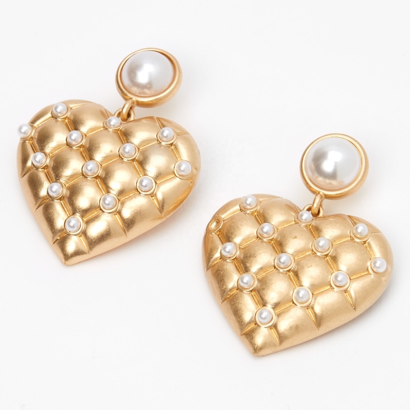 Encuentra el par perfecto de aretes de plata esterlina para tu negocio y a un precio asequible