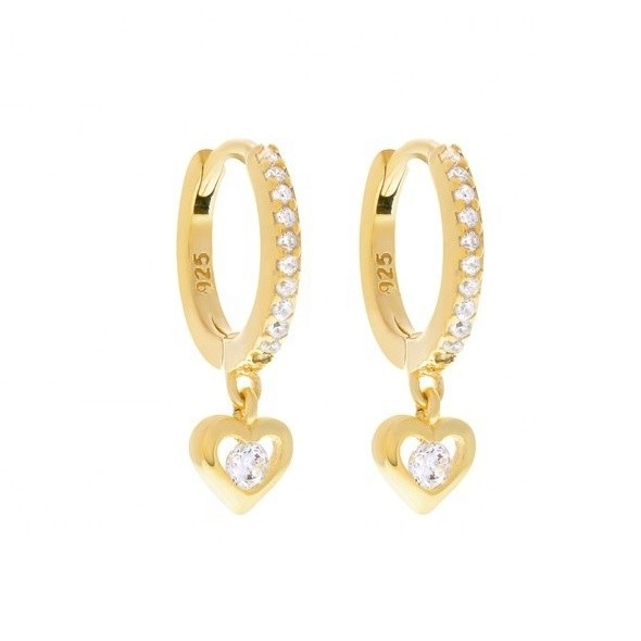 Mini Dangle Heart CZ Huggie Relicas Doradas Añadir un toque de glamour a su aspecto