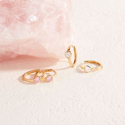 Aros de corazón brillantes de plata de ley 925 con baño de oro de 14k para niñas, perfectos para el uso diario