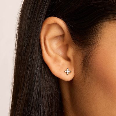 Pendientes de botón de plata de ley 925 con diseño de flor, tamaño pequeño para uso diario