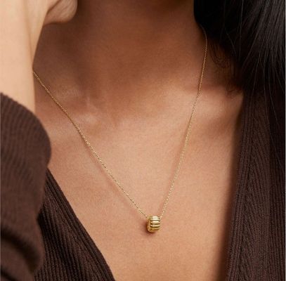 Collar de collar de oro 925 plata esterlina simple con una sola perla círculo de encanto collar OEM