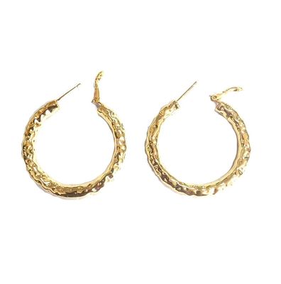 18K Oro amarillo Revestido de latón de aro de oreja textura Superficie de latón de círculo de aretes