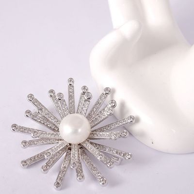 Perlas Blancas y Blancas CZ Broches de moda hechas a mano para mujeres