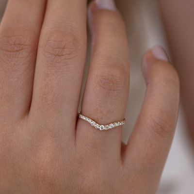 925 de plata esterlina Diamante curvado CZ Anillo de compromiso Anillo de boda