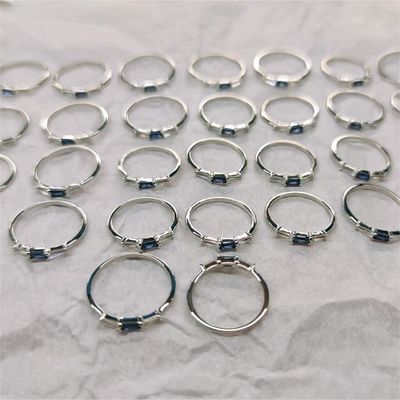 Joyería fina Anillos de diamantes de tres piedras personalizados para mujeres en oro 14K 18K