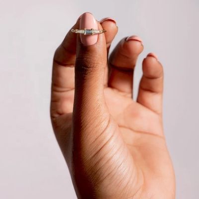 Joyería fina Anillos de diamantes de tres piedras personalizados para mujeres en oro 14K 18K