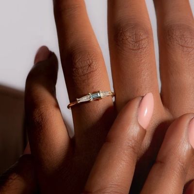 Joyería fina Anillos de diamantes de tres piedras personalizados para mujeres en oro 14K 18K
