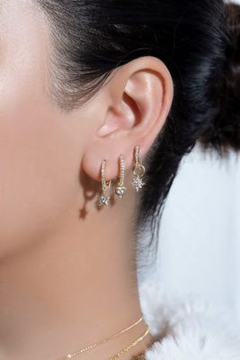 925 Sterling Silver Mini Starburst Pave CZ Huggie Los aretes con envío rápido y seguro