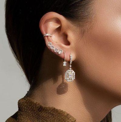 Los aretes blancos CZ 925 de plata esterlina estilo clásico para el compromiso y la boda