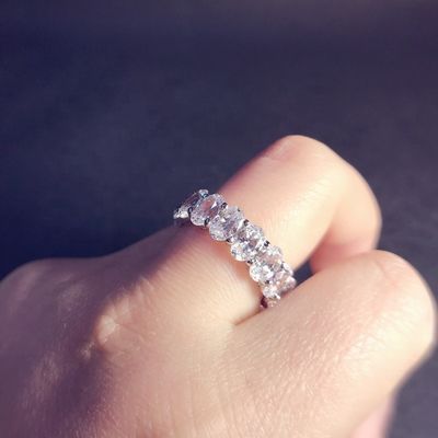 Claros CZ Oval Eternity Band Anillo Tipo de joyería Anillo de la eternidad de plata femenino