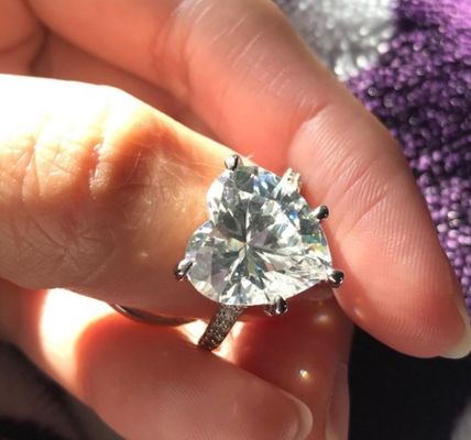 Tecnología de inserción de micro inserción Corte de corazón CZ Piedra 925 Anillos de compromiso de plata esterlina