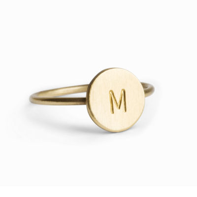 ECO Friendly 2019 Diseño Sencillo Mujeres Latón Anillo de Plata Joyería Con Inicial Grabado