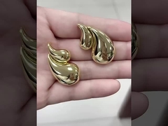 Elegante de latón de forma de gota de auriculares