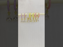 Pelotas cortadas de circonía cúbica blanca y rosado de esmalte