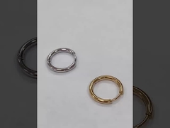 Simply Rose Gold 8mm con colgante Huggie pequeño aro de acero inoxidable para la graduación