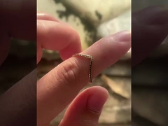 anillo en forma de v